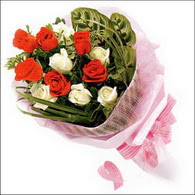 5 kirmizi 5 beyaz güllerden   Ankara keçiören çiçekçilik online çiçek gönderme sipariş eryaman 
