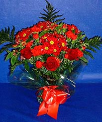  �ankaya �i�ek�ilik hediye �i�ek yolla  3 adet kirmizi g�l ve kir �i�ekleri buketi