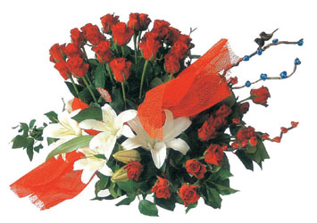  çiçekçilik ucuz çiçek gönder  17 adet gül ve kazablanka çiçegi aranjmani