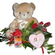 Ankara keçiören çiçekçilik online çiçek gönderme sipariş eryaman  4 adet gül , oyuncak , mum ve kutu çikolata