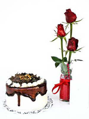  �i�ek�ilik ucuz �i�ek g�nder  3 adet g�l cam yada mika vazoda  ve yaspasta