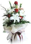 çiçekçilik ucuz çiçek gönder  4 kirmizi gül , 1 dalda 3 kandilli kazablanka