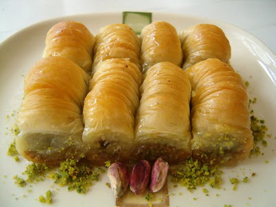 tatli gnder Essiz lezzette 1 kilo Fistikli Sari Burma  Ankara sevgilime cicekciler , cicek siparisi keiren 