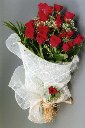 10 adet kirmizi g�llerden buket �i�egi  Ankara yurti�i ve yurtd��� �i�ek sipari�i demetevler 