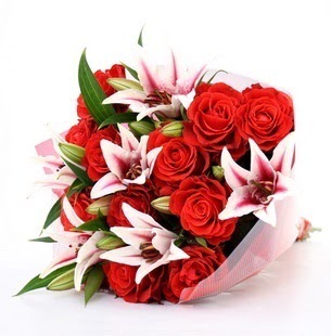  Ankara yenimahalle çiçekçilik çiçek siparişi vermek kızılay  3 dal kazablanka ve 11 adet kırmızı gül