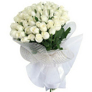  Ankara etlik çiçekçilik kaliteli taze ve ucuz çiçekler kavaklıdere  51 adet beyaz gülden buket tanzimi
