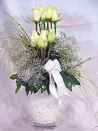  Ankara keçiören çiçekçilik online çiçek gönderme sipariş eryaman  9 adet vazoda beyaz gül - sevdiklerinize çiçek seçimi