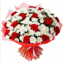 11 adet kırmızı gül ve beyaz kır çiçeği  kavaklıdere çiçekçilik internetten çiçek satışı balgat