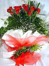  Ankara �i�ek�ilik �i�ek sat���  11 adet kirmizi g�l beyaz krepte
