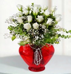 cam kalp içerisinde 12 adet beyaz gül  Ankara keçiören çiçekçilik online çiçek gönderme sipariş eryaman 