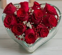 Kalp içerisinde 7 adet kırmızı gül  Ankara çiçek çiçekçi telefonları 
