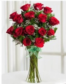 Cam vazo içerisinde 11 kırmızı gül vazosu  çiçekçilik anneler günü çiçek yolla bilkent 