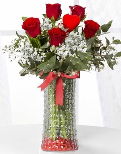 5 adet k�rm�z� g�l kalp �ubuk cam vazoda  Ankara anatolia �i�ek�ilik �i�ek g�nderme sitemiz g�venlidir 