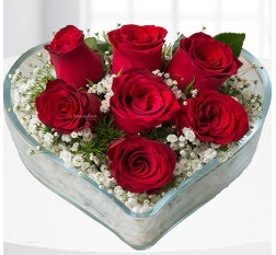 Kalp i�erisinde 7 adet k�rm�z� g�l  �i�ek�ilik �i�ek servisi , �i�ek�i adresleri g�lba�� 