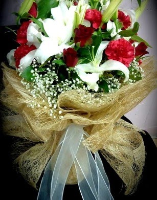 Kız isteme buketi 11 gül 3 dal kazablanka  Ankara çiçek çiçekçi telefonları 