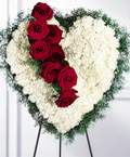  Ankara yenimahalle �i�ek�ilik �i�ek sipari�i vermek k�z�lay  Kalp pano i�erisinde g�ller