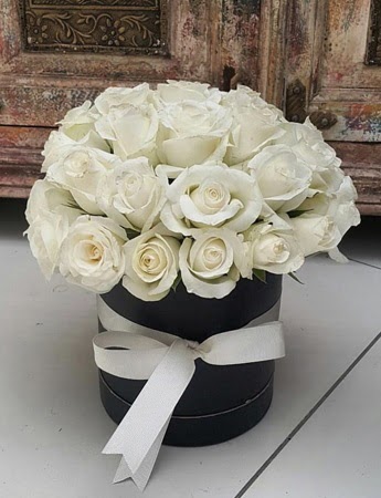 33 adet beyaz gülden görsel kutu tanzimi  Ankara eryaman çiçekçilik internetten çiçek siparişi dikmen 