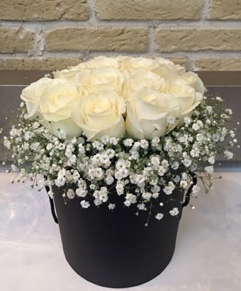 19 adet beyaz gülden görsel kutu çiçeği  Ankara oran çiçekçilik çiçek siparişi sitesi ucuz çiçekleri 