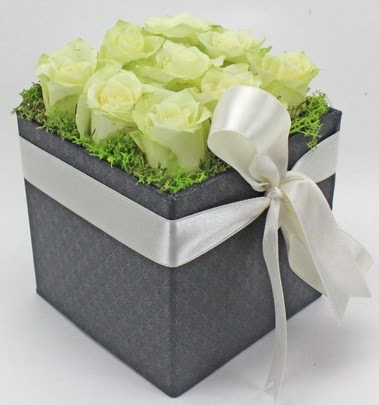 9 adet beyaz gülden özel kutu çiçeği  Ankara oran çiçekçilik çiçek siparişi sitesi ucuz çiçekleri 
